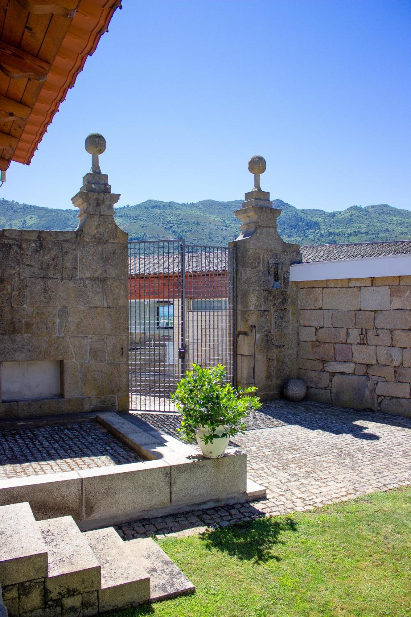 Hotel Rural Casa De Samaioes Chaves Bagian luar foto